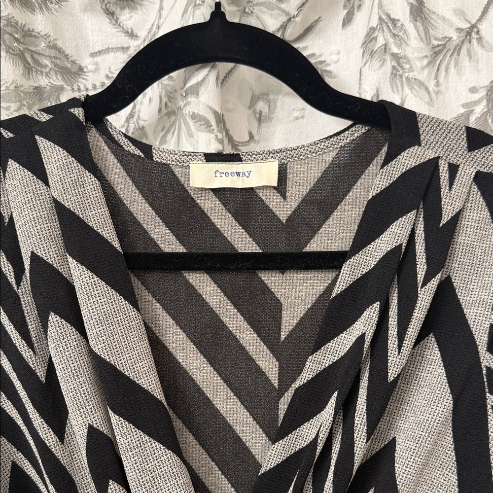 Freeway Black and Gray Geometric Long Sleeve Dress - Picture 2 of 4